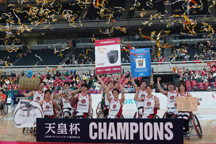 優勝して喜ぶ神奈川VANGUARDSメンバー